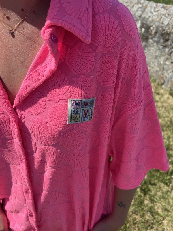 Robe en éponge rose fluo