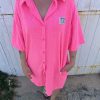 Robe en éponge rose fluo