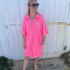 Robe en éponge rose fluo