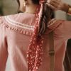 Foulard rouge à fleurs